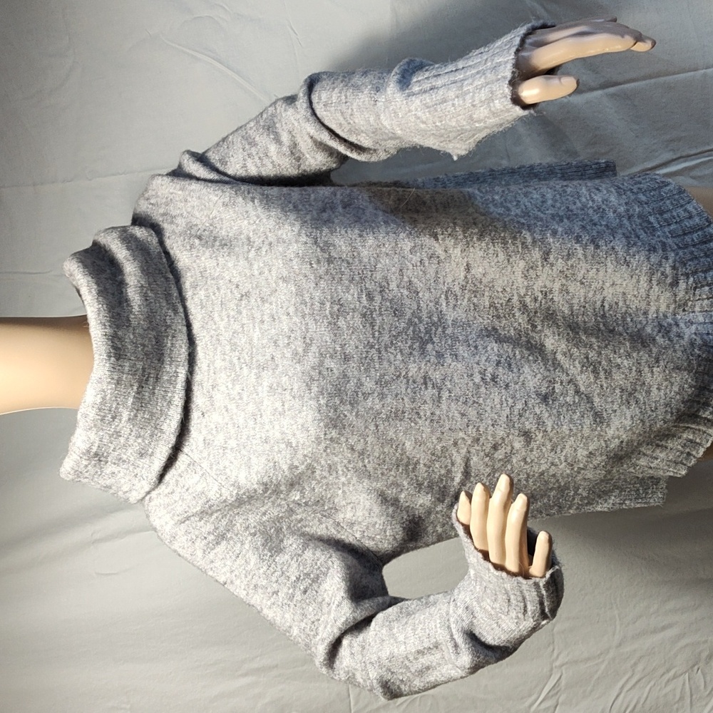 Anthropologie pullover turtleneck sweater size medium, grey.